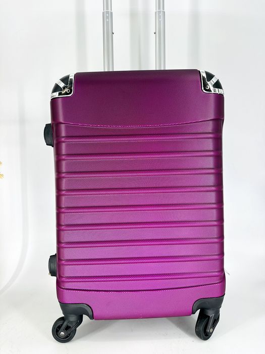 Nowa walizka podróżna kabinowa mała