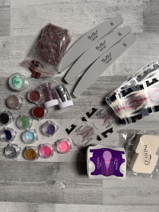 Zestaw do paznokcie szablony polerki brokaty pyłki indigo