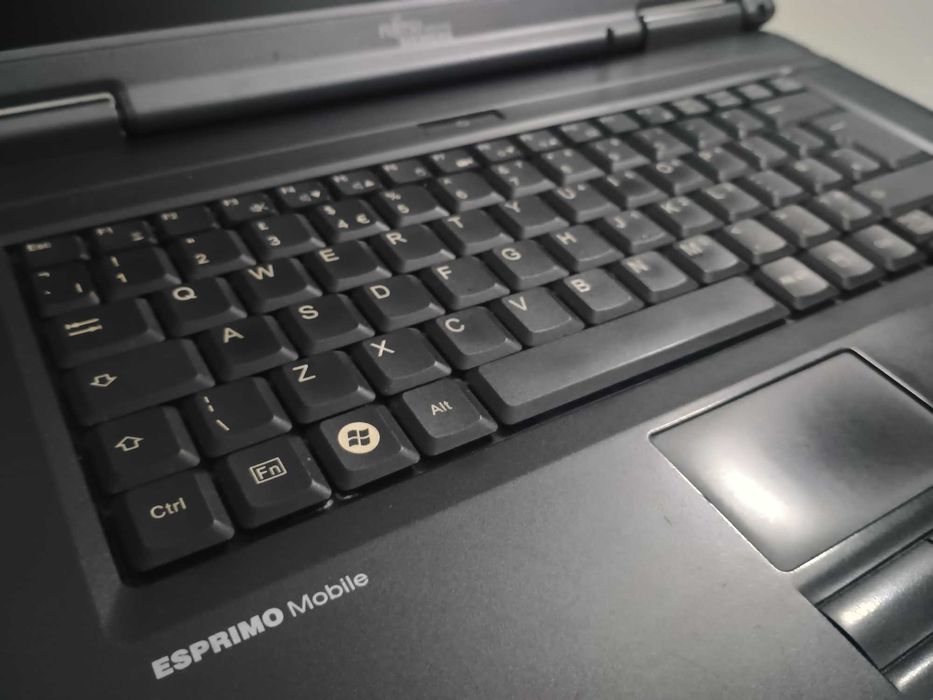 Retro Laptop Fujitsu Siemens ESPRIMO Moblie V5535 15.4"