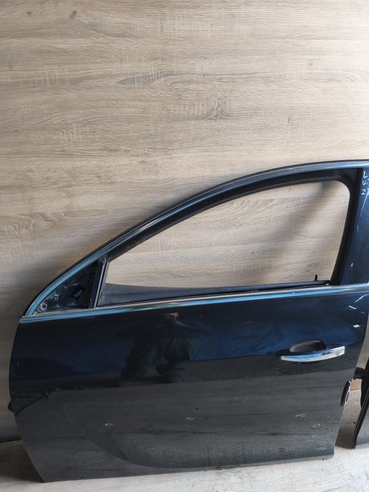 Opel Insignia a drzwi lewy przód kolor z22 c z22c