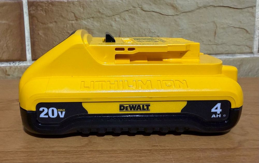 Dewalt акумулятор 4ah високотоковий  25р.