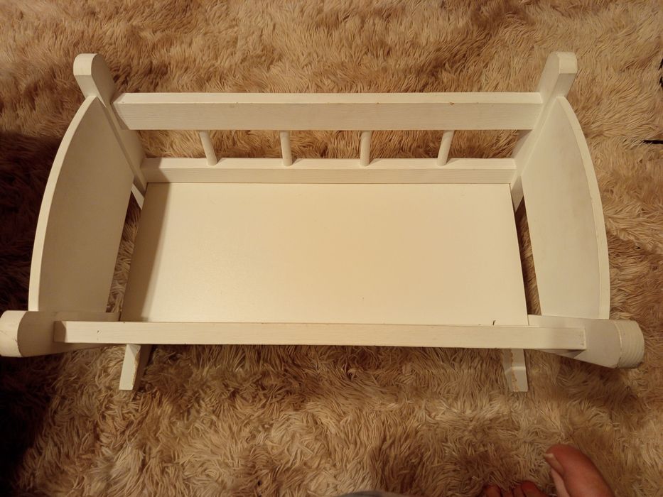 Kołyska dla lalki bobas