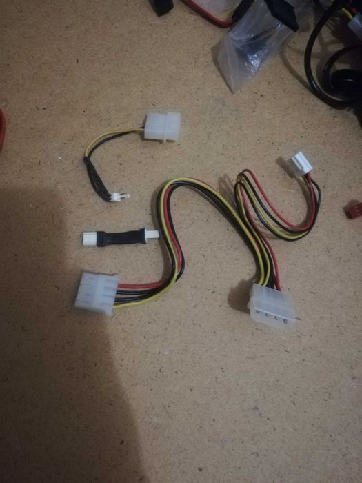 Аксесуари та комплектуючі. Кабеля sata, конекториф, та ін.