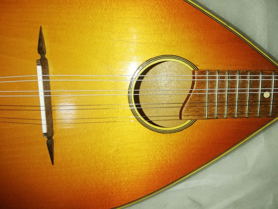 Bandolim restaurado.