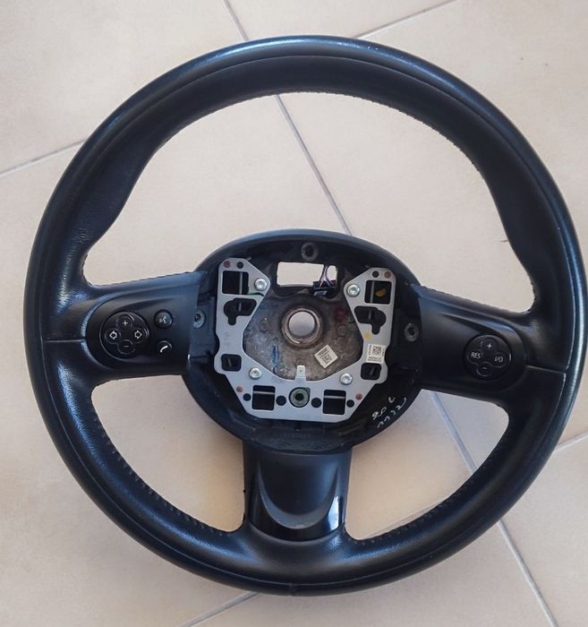 Volante Mini Cooper r56 ;   Jantes 18' 5x112 c/pneus Continental ;   Escape GSXR 1000