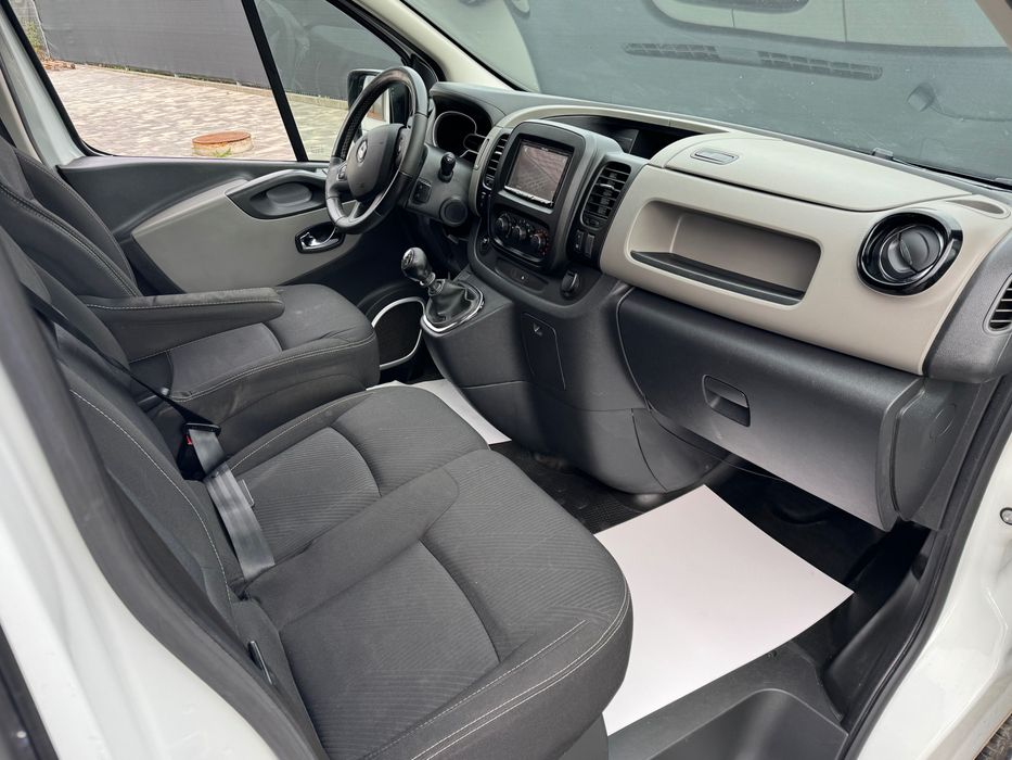 Renault Trafic Long 2017 rok Bogato wyposażony HAK Polecam Ładny Stan