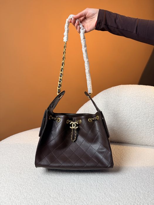 Сумка Chanel 25 Small Handbag in Caviar Leather with Gold Hardware