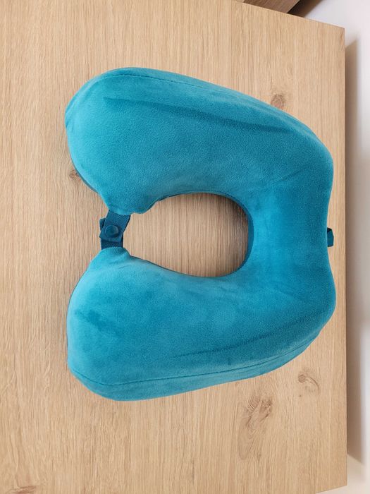 Подушка для подорожей автомобільна