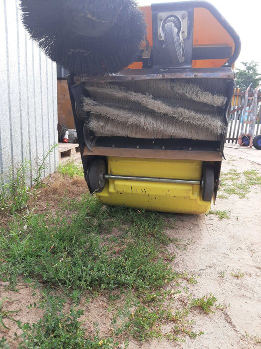 Zamiatarka Karcher KSM 700 BAT do kostki akumulatorowa wysyłka