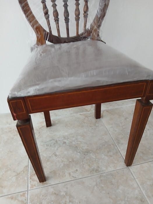 Cadeira  em madeira quinane