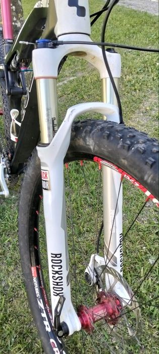 Bicicleta de BTT Cube AMS100