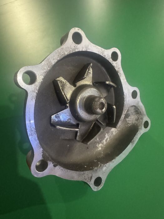 Помпа на Hyundai Terracan (Хендай Терракан)