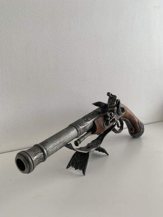 Réplica de pistola antiga para decoração