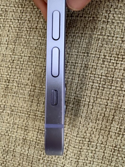 Iphone 12.         .