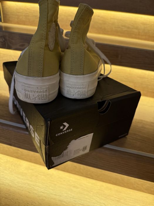 Продам конверс  оригинал