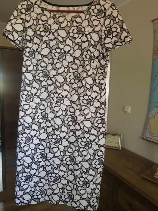 Piękna,stylowa sukienka z grubej ,elastycznej koronki.