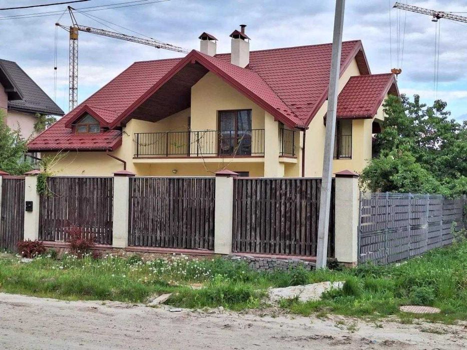 Продаж просторого будинку з євроремонтом та меблями, місто Винники