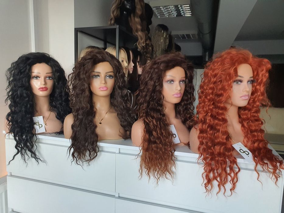 Długa peruka fale loki Shakira naturalna fryzura