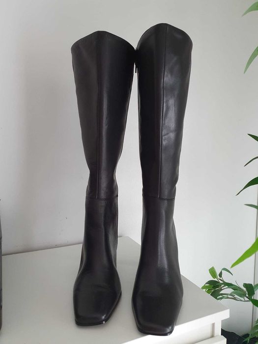 Bota de cano alto, cor preto, marca VIOLETA, tamanho 39, novas.