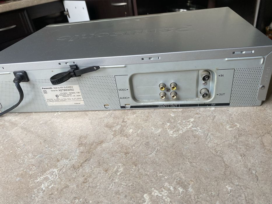 Видеомагнитофон Panasonic NV-SJ530 + VHS-кассеты