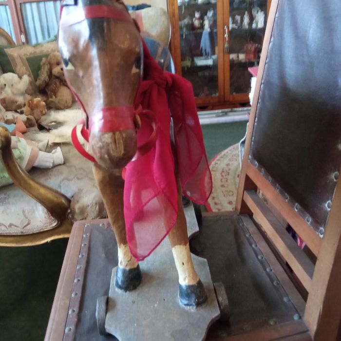 Cavalinho muito bonito e antigo