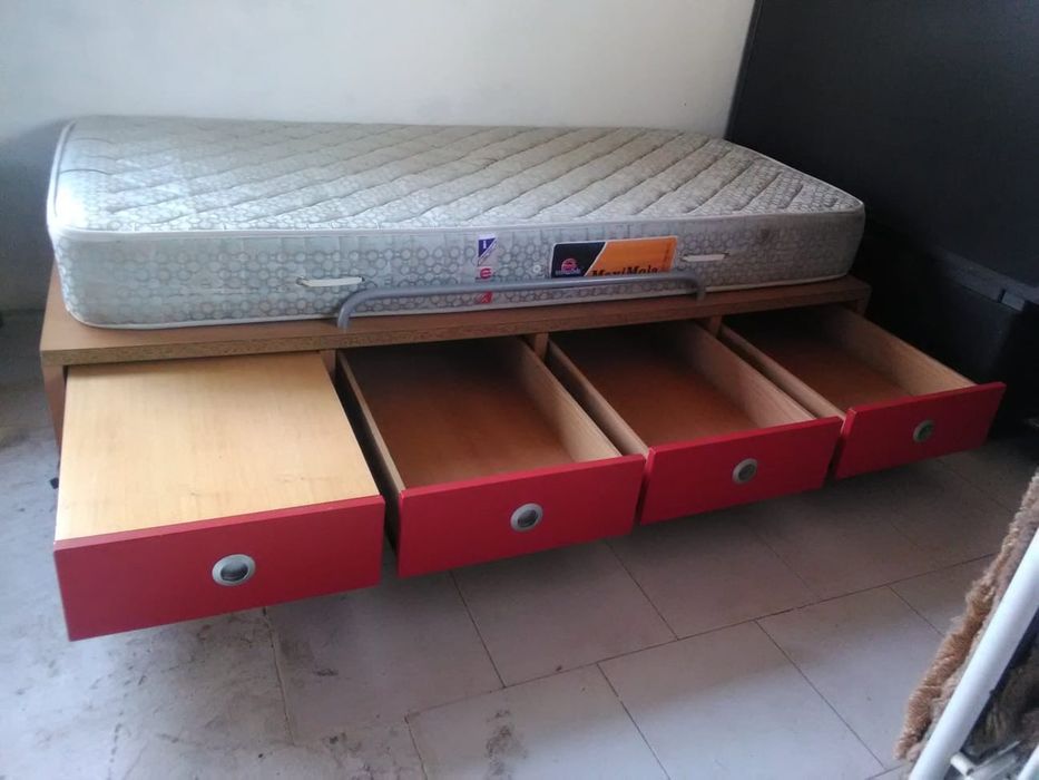 Camas de madeira individuais, de solteiro