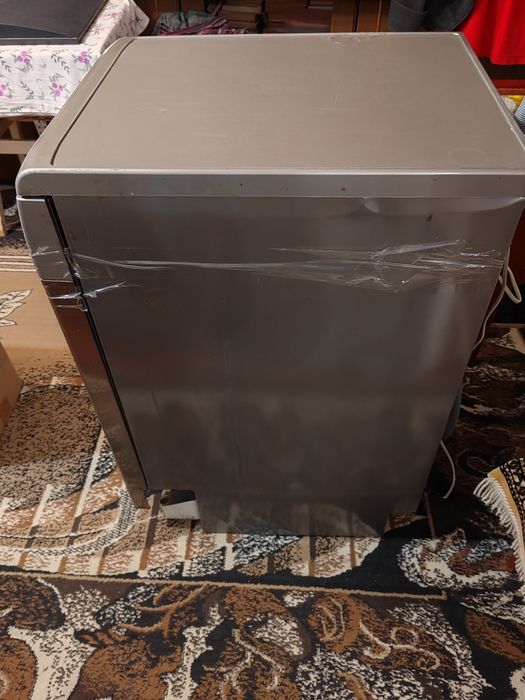 Посудомойка. Рабочая. Требует уборки внутри.