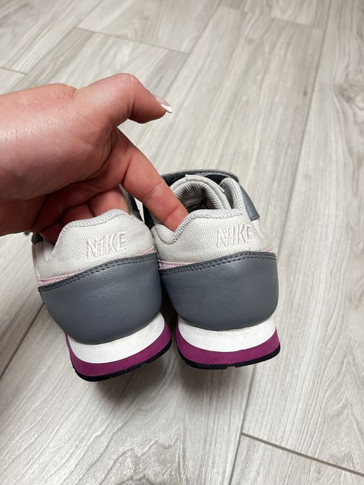 Nike  сіро-рожеві  32 р