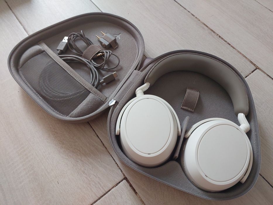 Навушники Sennheiser Momentum 4