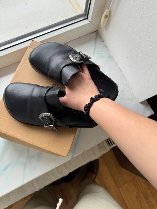 Жіночі клоги ,чорного кольору