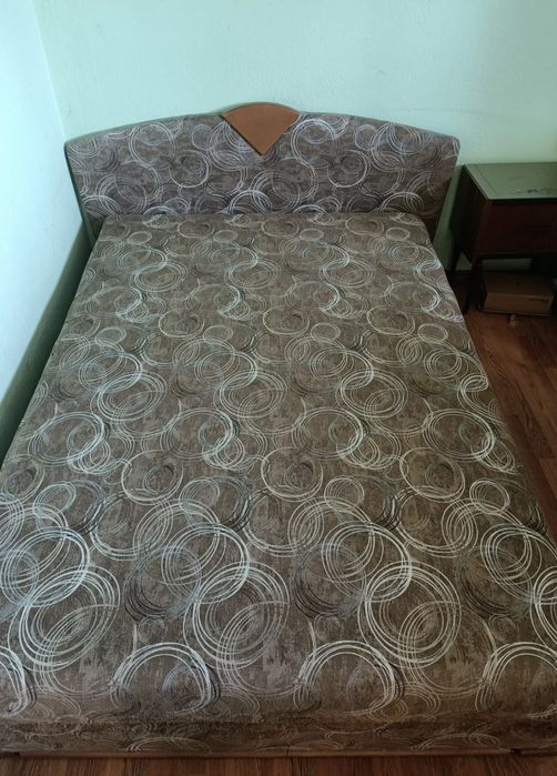 Oddam tapczan dwuosobowy