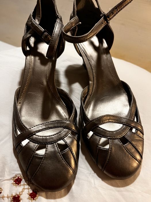 Sapatos em cunha de pele da zara cor chumbo