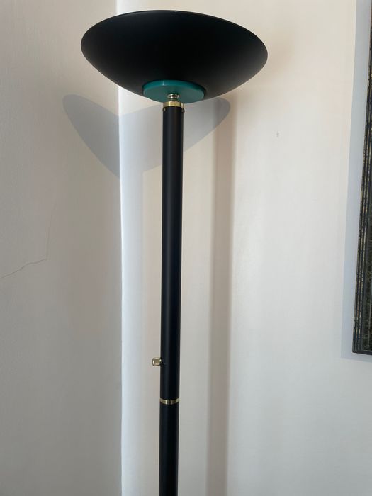Candeeiro de pé preto vintage