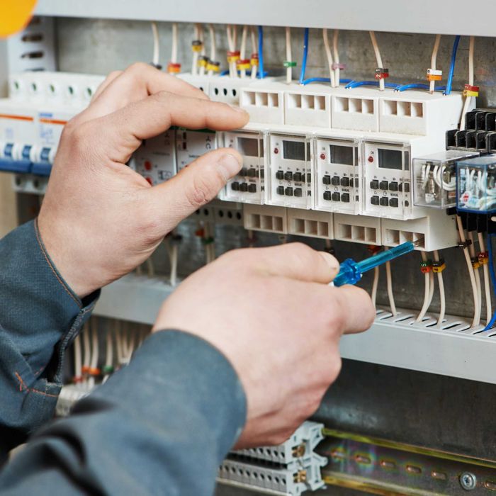 Elektryk - Podłączenie płyt indukcyjnych, montaż oświetlenia. RYPIN