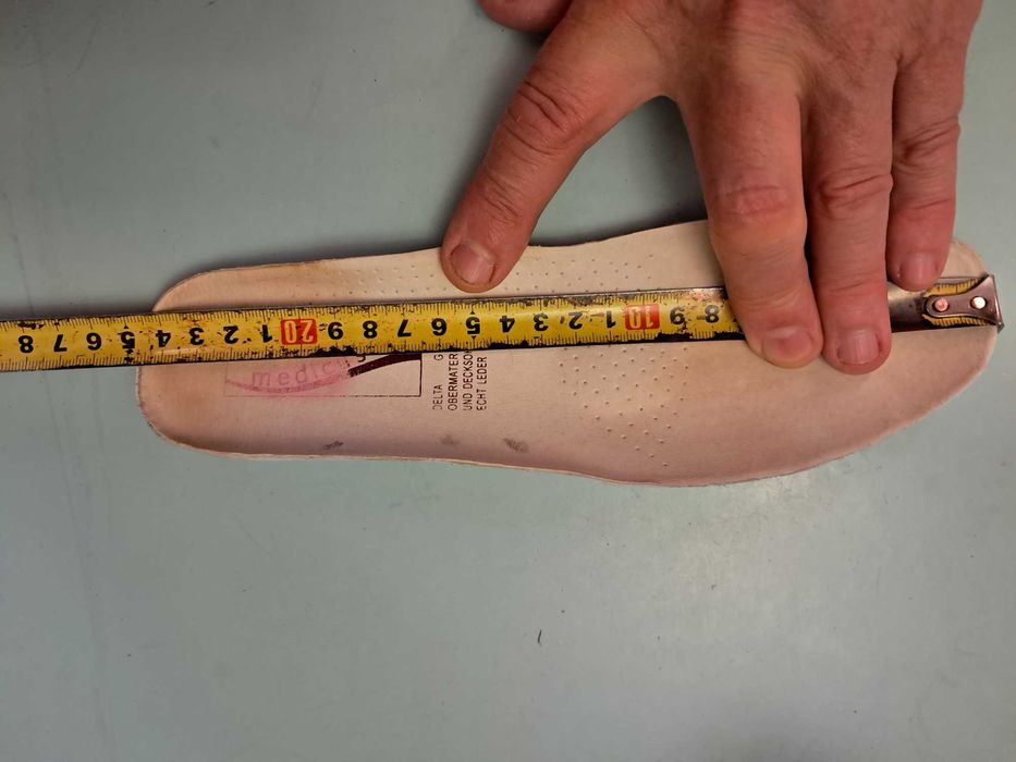 Кроссовки kipsta  оригинал  РАЗМЕР 39