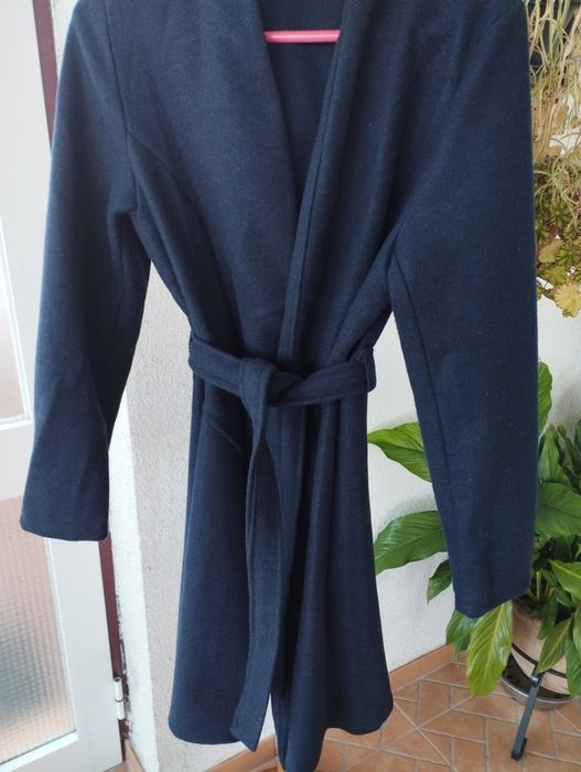 Casaco azul com cinto