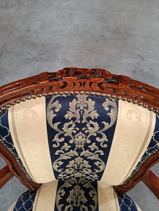 Piękny antyczny fotel Ludwikowski