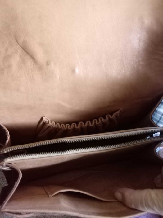 Vendo mala cor castanha  alça curta como nova