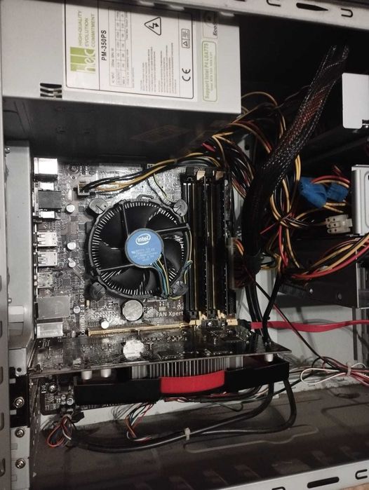 Intel i5 4570, 8GB ram, SSD 120gb, Geforce 440GT, Monitor HP