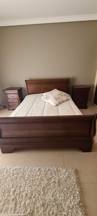 Cama Casal + 2 mesas cabeceira