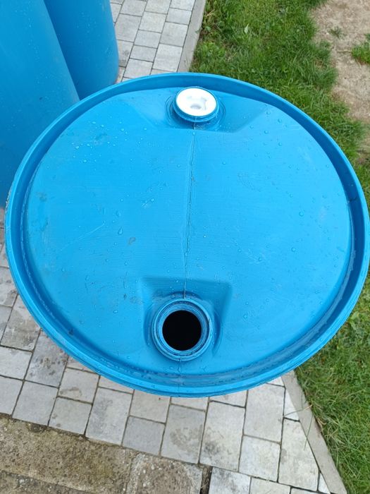 Beczki mauser 200l czysty na wodę deszczówkę