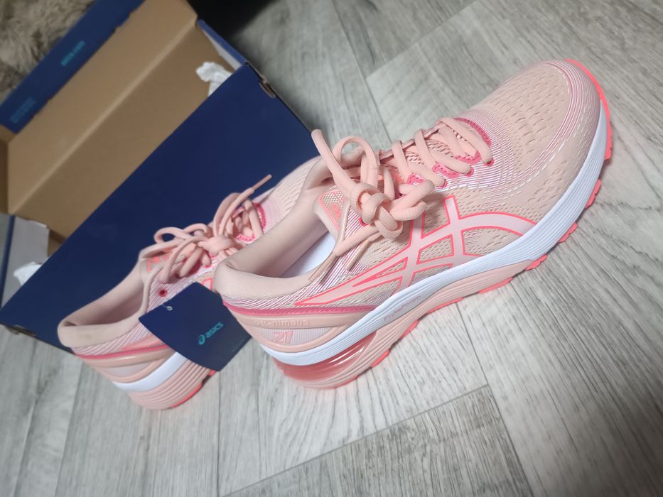 Asics Gel-Nimbus 21 pink  оригінал 39 розмір