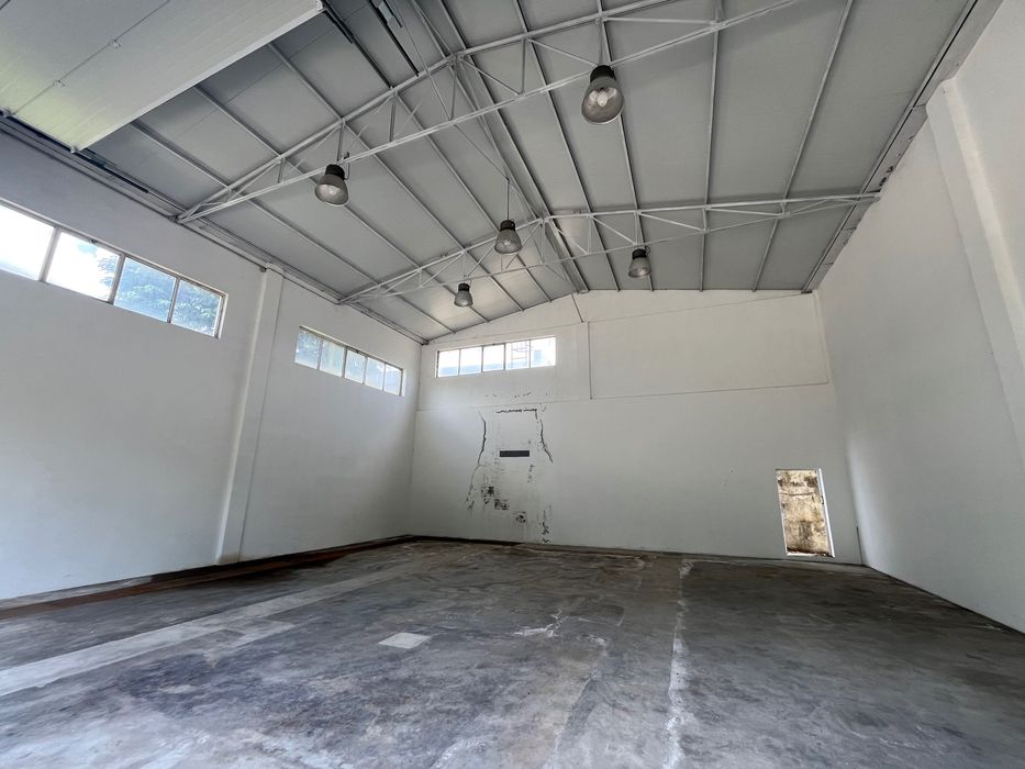 Armazém para Arrendamento de 142 m² em Famalicão