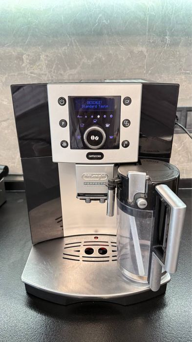 Кавомашина Б/В DeLonghi Perfecta Cappuccino Black