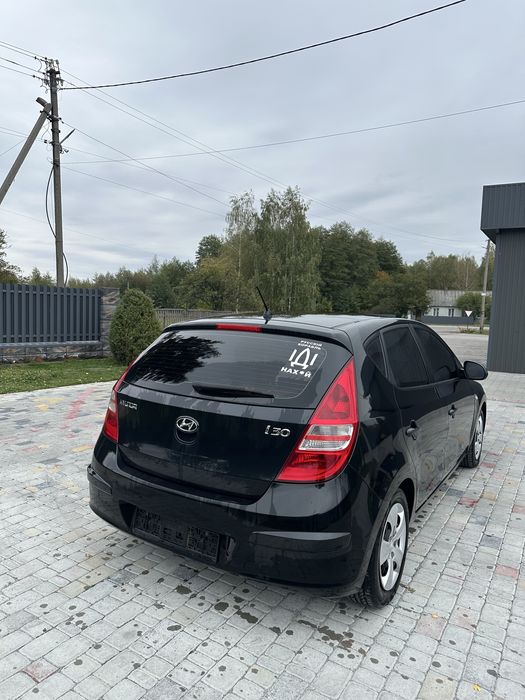 Хюндай і 30 автомобіль