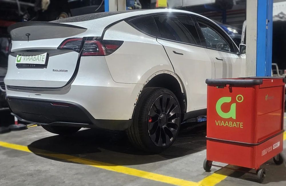 TESLA MODEL Y para peças