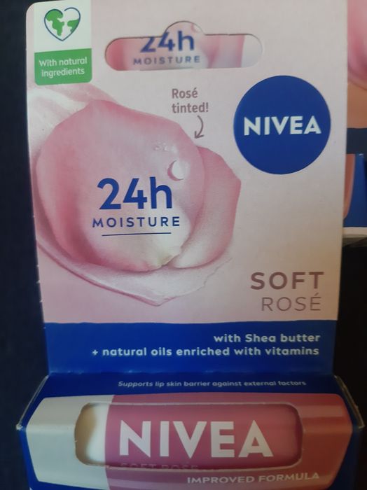 Pomadka Nivea do ust rose różana
