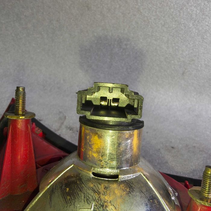 Lampa lewy tył z klapy VW Golf V 285.001 FV Transport/Dostawa