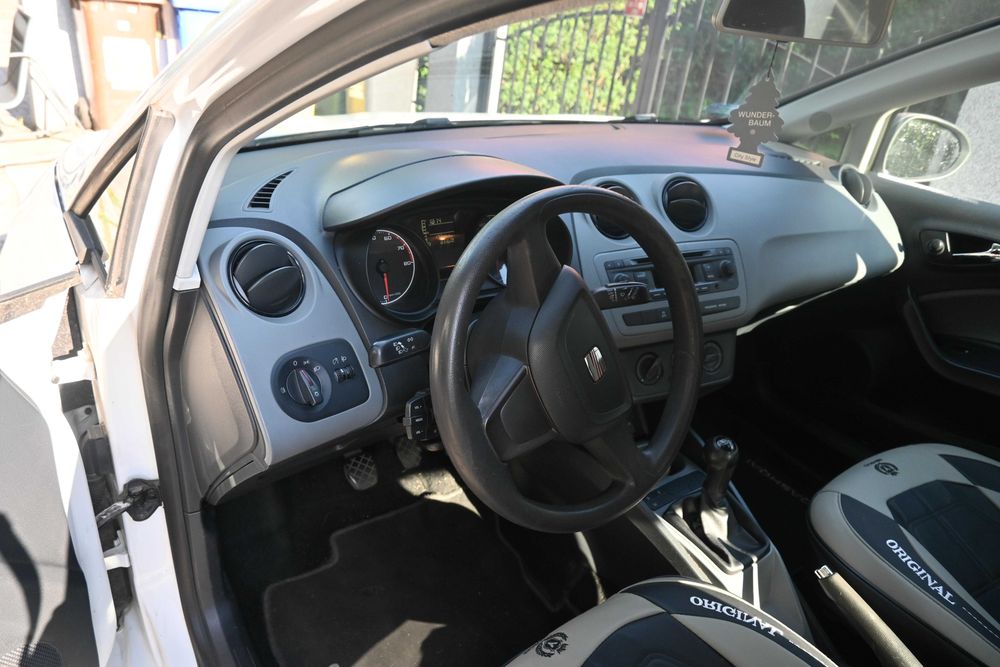 Sprzedam samochód Seat Ibiza 2012 r.