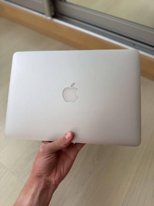 Macbook Pro 2015 8 128 гарний стан